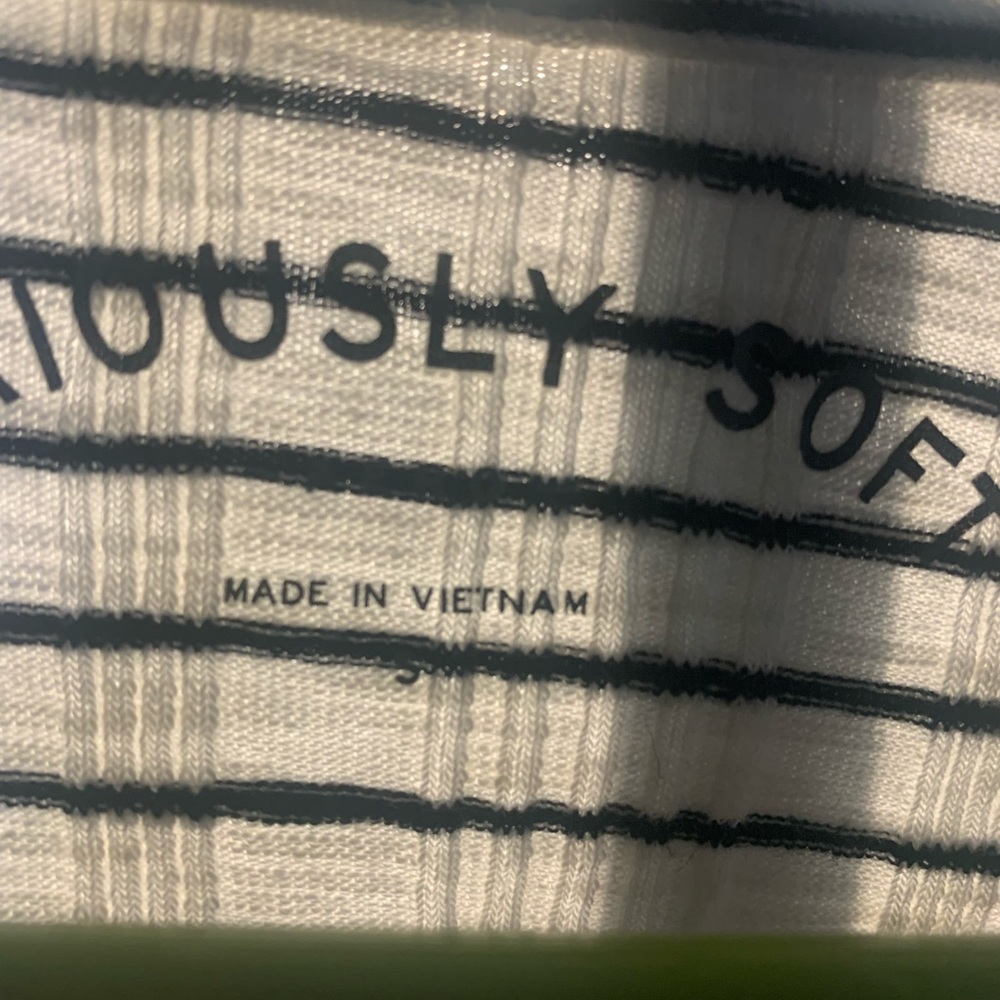 Button up - Picture 3 of 3